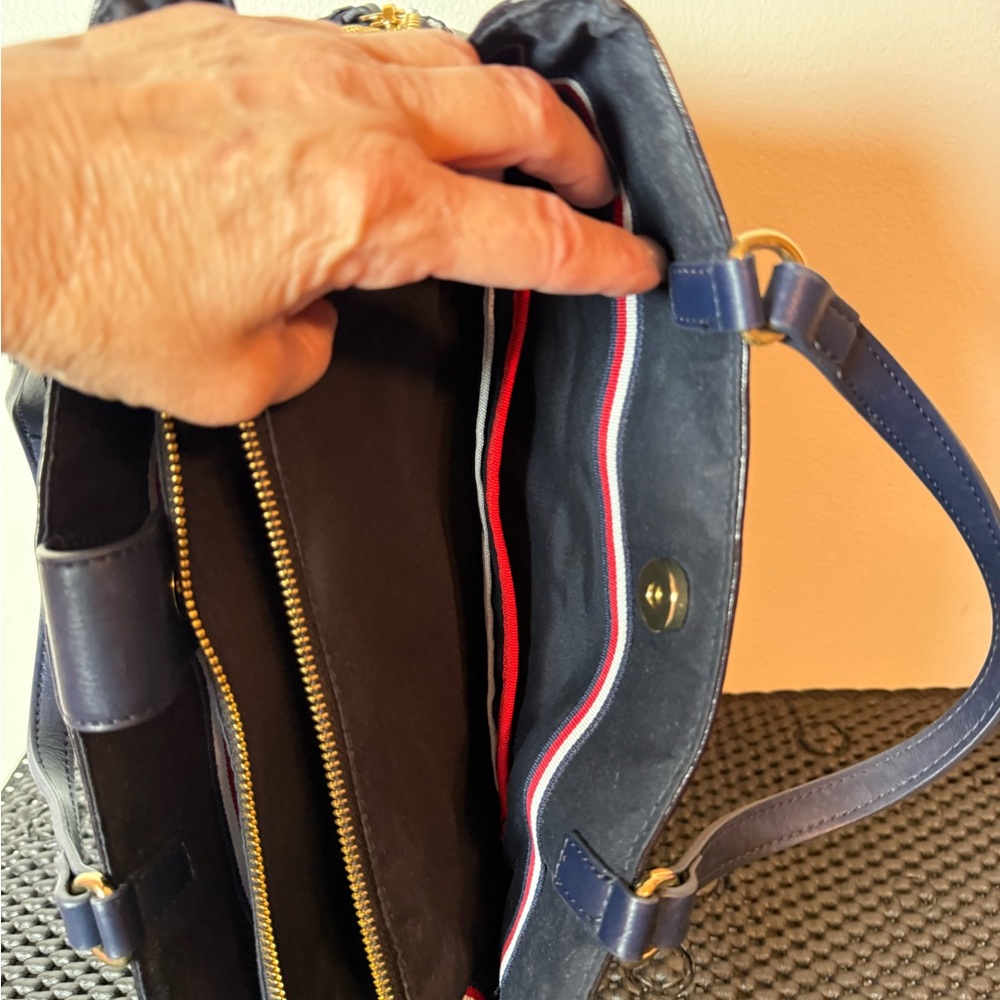 Tommy‎ Hilfiger Navy and Red Satchel - Picture 6 of 10